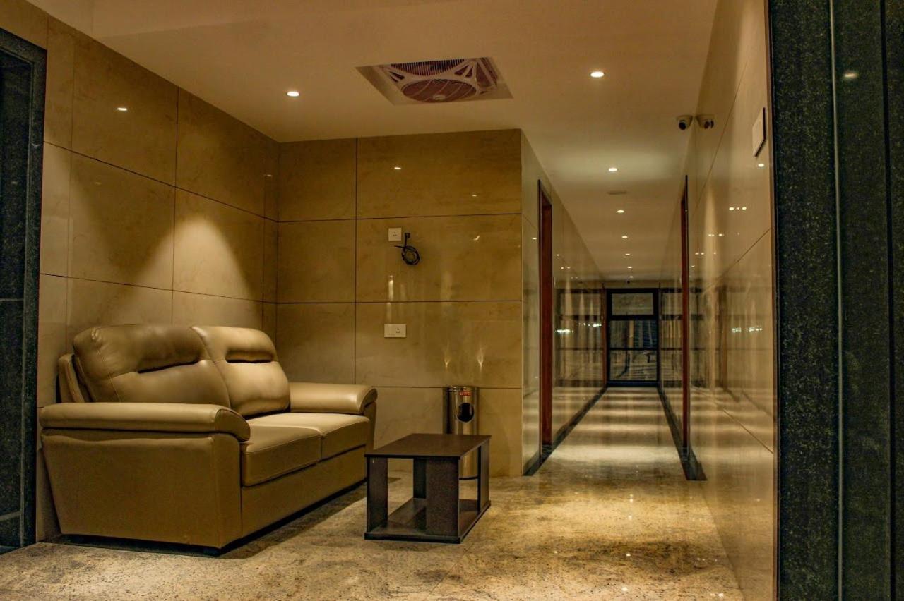 Rr Mount Elite Suites 첸나이 외부 사진